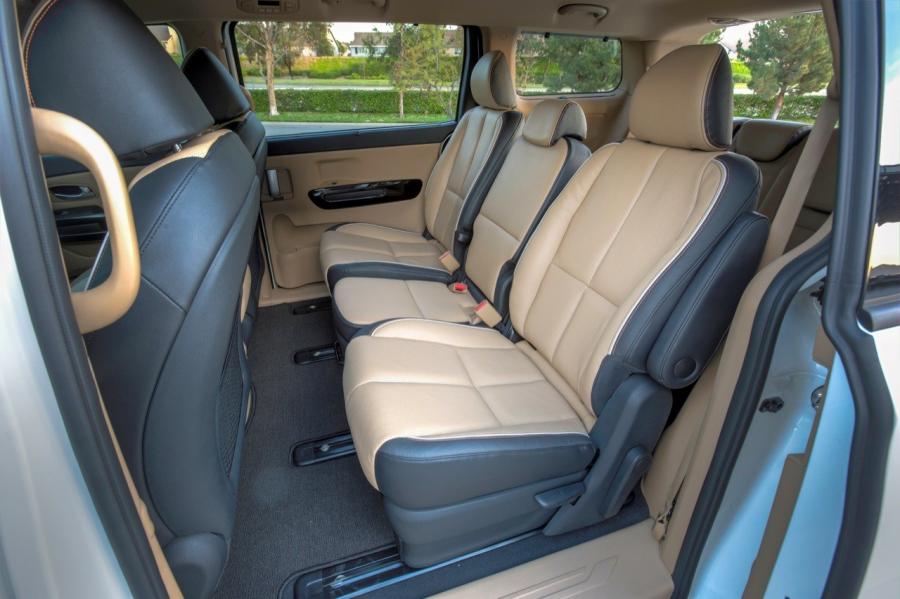  Kia Sedona SXL 2015 года  (фото 28 из 75)